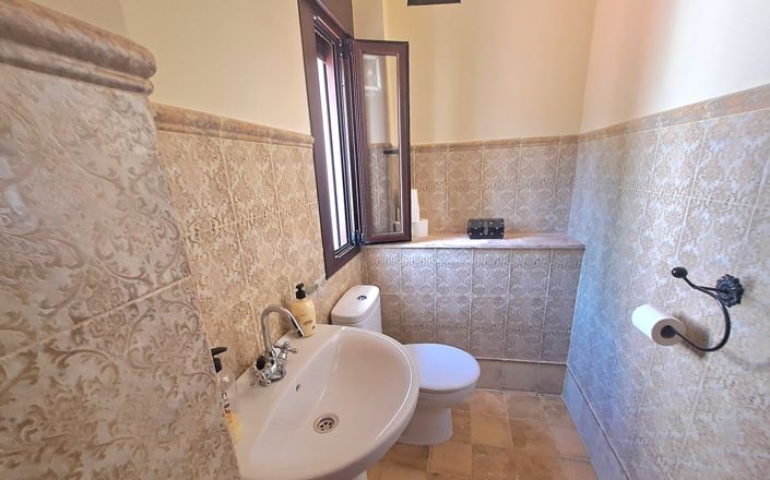 Image No.36-5 Bed House for sale