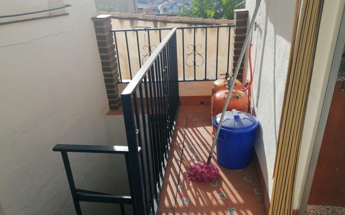 Image No.15-6 Bed House for sale