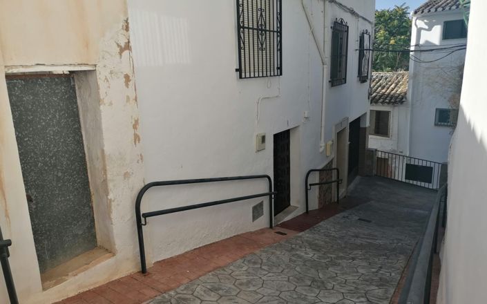 Image No.23-6 Bed House for sale