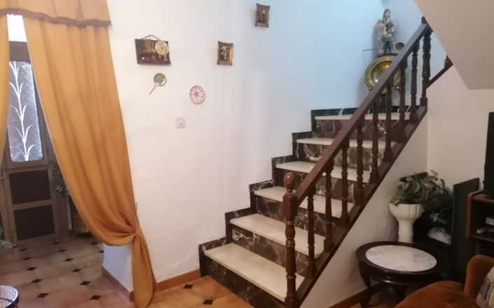 Image No.8-6 Bed House for sale