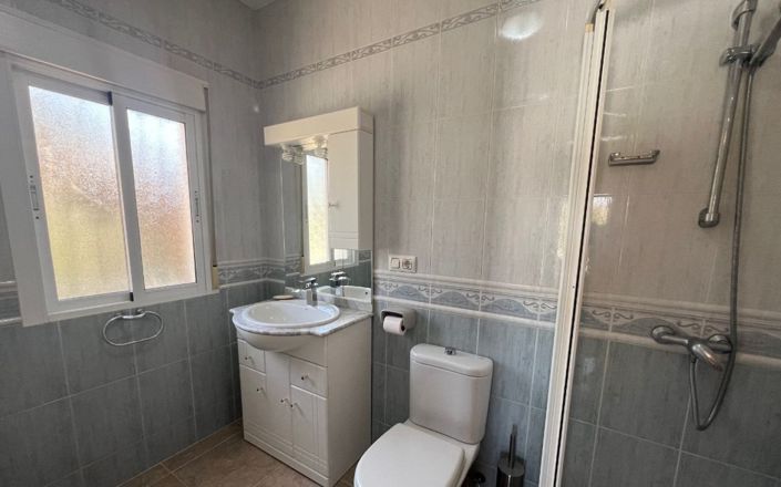 Image No.13-2 Bed House for sale