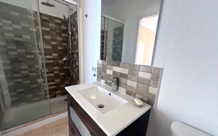 Image No.16-2 Bed House for sale