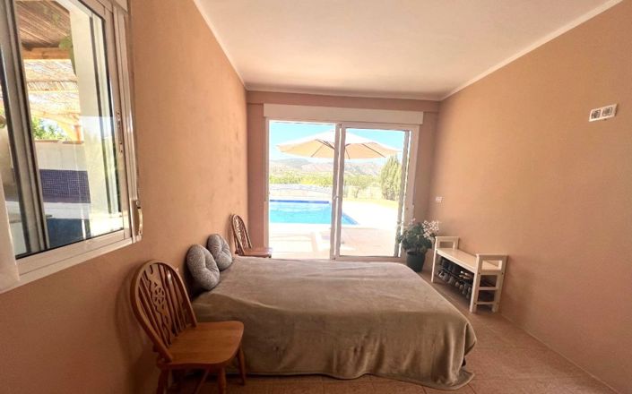 Image No.17-2 Bed House for sale