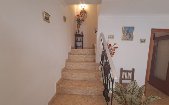 Image No.10-5 Bed House for sale