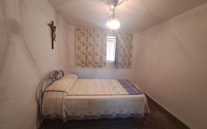 Image No.5-5 Bed House for sale