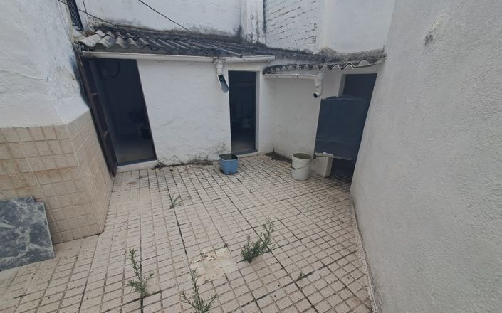 Image No.8-5 Bed House for sale