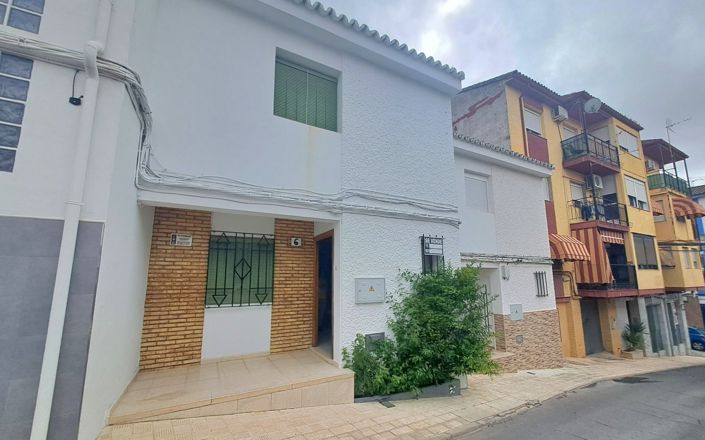 Image No.1-3 Bed House for sale