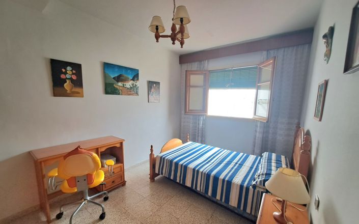 Image No.18-3 Bed House for sale