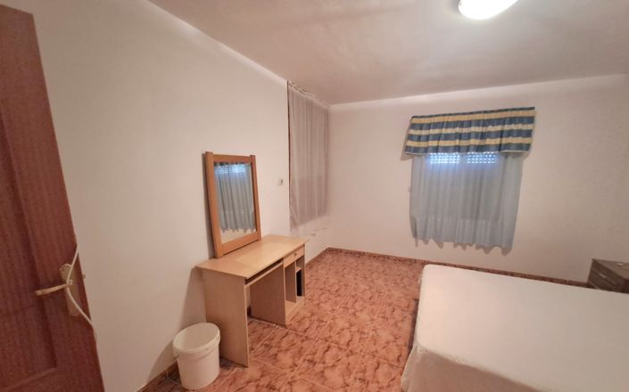 Image No.28-4 Bed House for sale