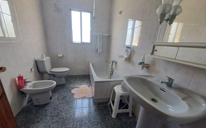 Image No.19-5 Bed House for sale