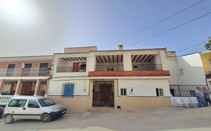 Image No.1-5 Bed House for sale