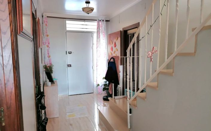 Image No.2-4 Bed House for sale