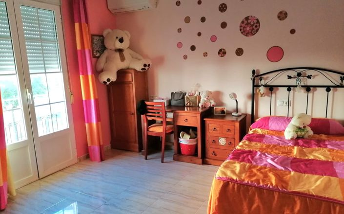 Image No.24-4 Bed House for sale