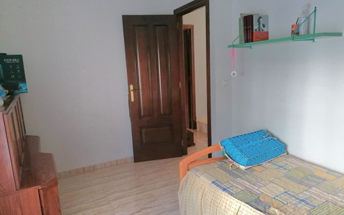 Image No.25-4 Bed House for sale