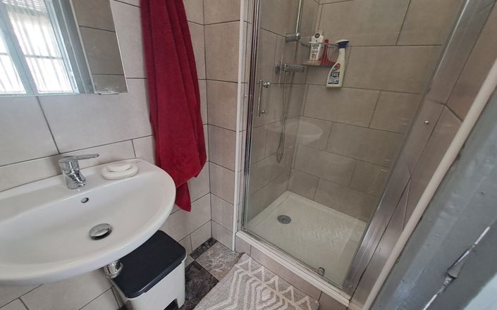 Image No.27-3 Bed House for sale