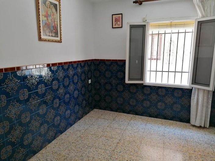 Image No.7-7 Bed House for sale