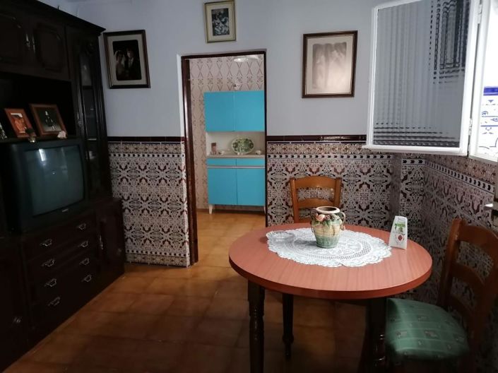 Image No.8-7 Bed House for sale