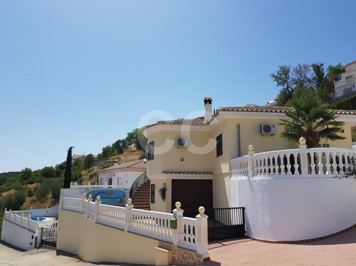 Image No.1-4 Bed House for sale