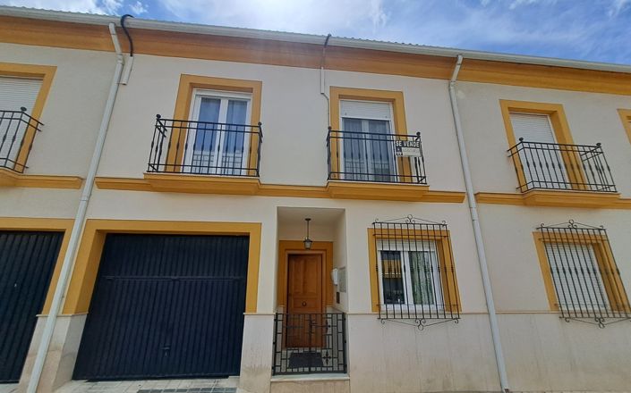 Image No.1-4 Bed House for sale