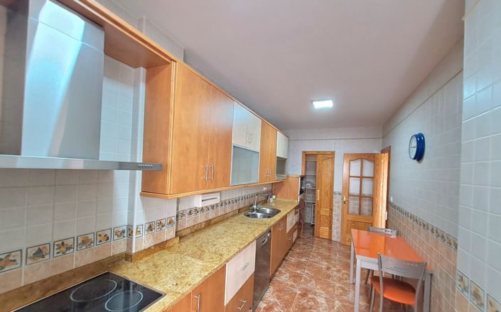 Image No.11-4 Bed House for sale