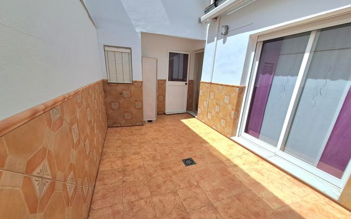 Image No.16-4 Bed House for sale