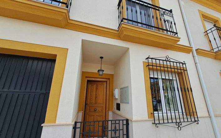 Image No.2-4 Bed House for sale