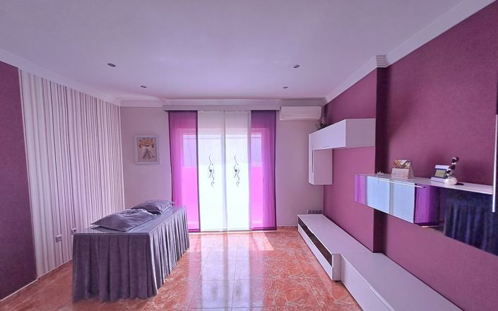 Image No.21-4 Bed House for sale