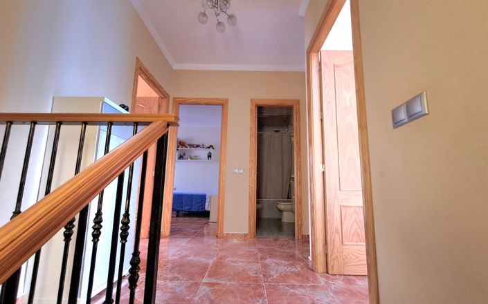 Image No.24-4 Bed House for sale