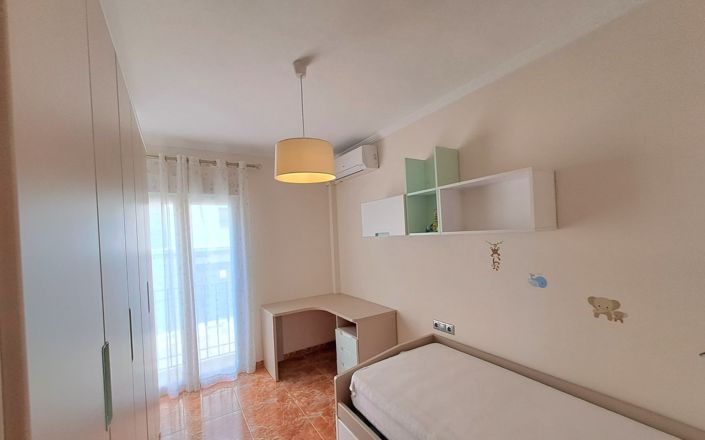 Image No.25-4 Bed House for sale