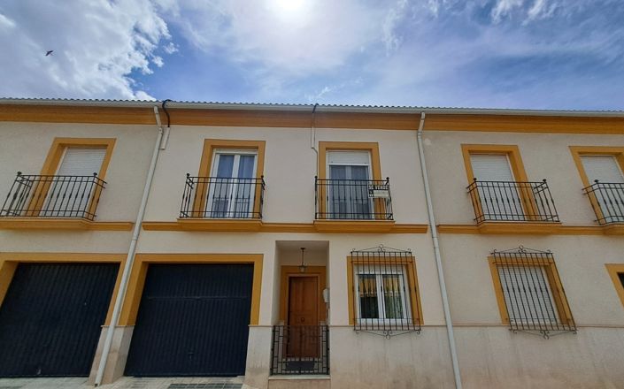 Image No.42-4 Bed House for sale