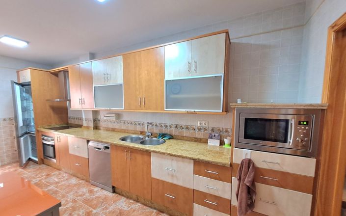 Image No.7-4 Bed House for sale