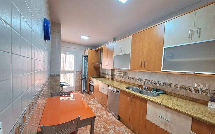 Image No.8-4 Bed House for sale