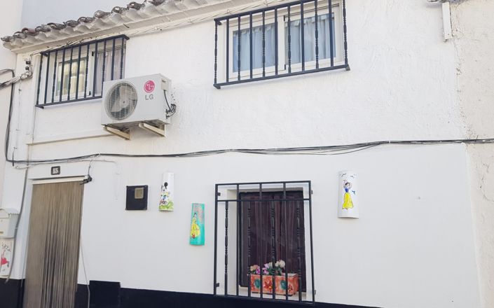 Image No.1-3 Bed House for sale