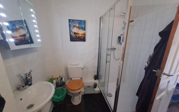 Image No.18-3 Bed House for sale