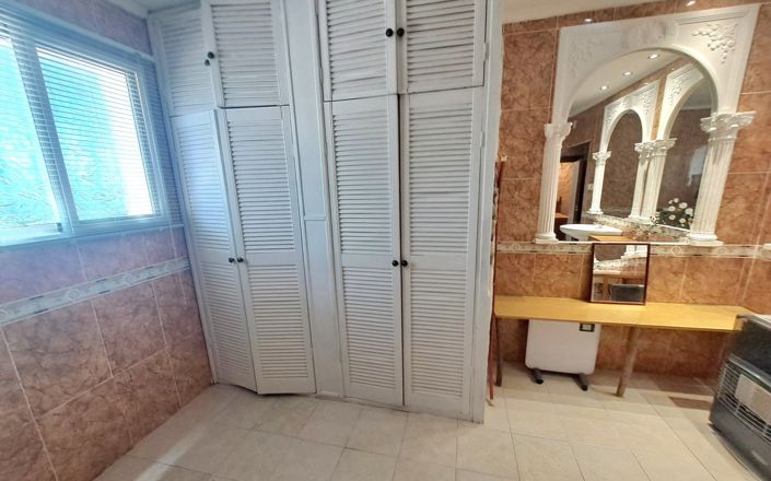 Image No.17-4 Bed House for sale