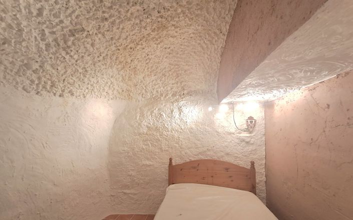 Image No.22-4 Bed House for sale