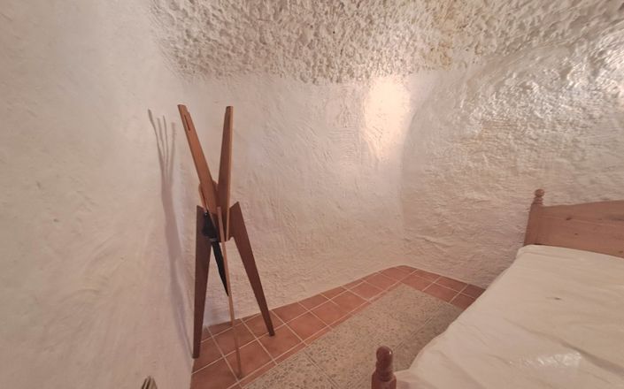 Image No.23-4 Bed House for sale