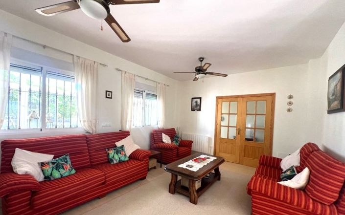 Image No.10-3 Bed House for sale