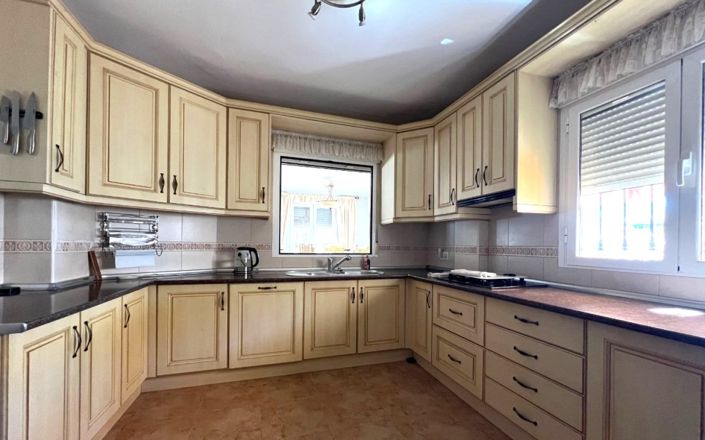 Image No.3-5 Bed House for sale