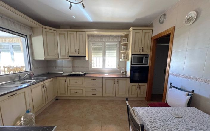 Image No.5-5 Bed House for sale