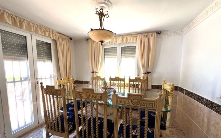 Image No.8-5 Bed House for sale