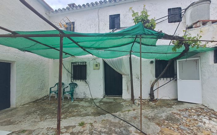 Image No.1-3 Bed House for sale