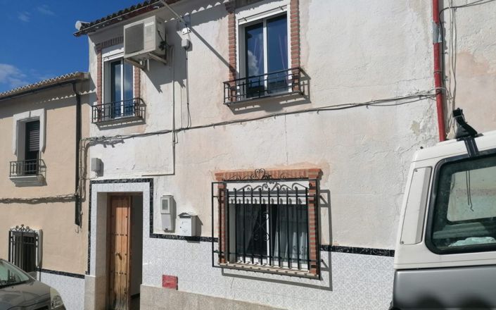 Image No.1-6 Bed House for sale