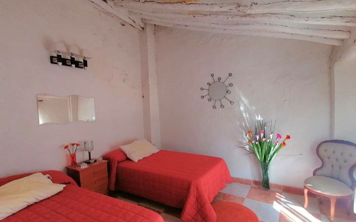 Image No.35-6 Bed House for sale