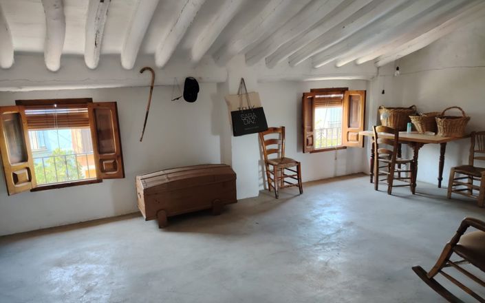 Image No.34-6 Bed House for sale