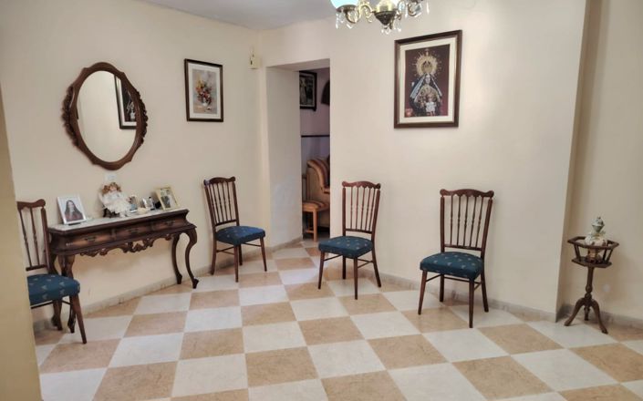 Image No.5-6 Bed House for sale