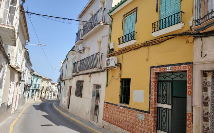 Image No.1-4 Bed House for sale