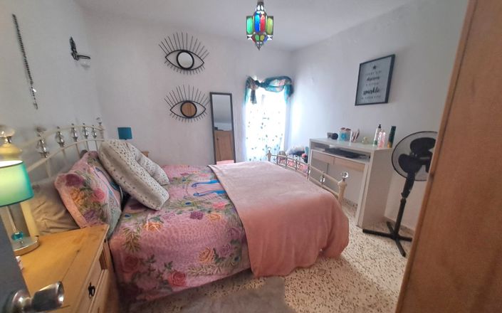 Image No.10-3 Bed House for sale