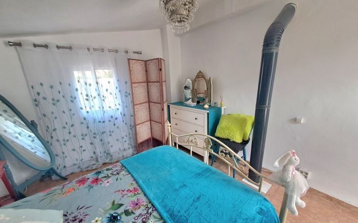 Image No.18-3 Bed House for sale