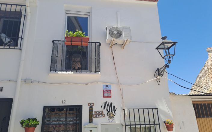 Image No.1-2 Bed House for sale